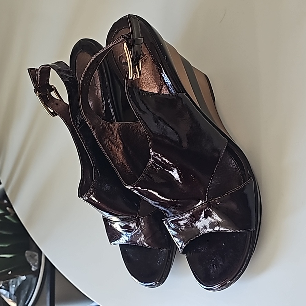 SOFFT BURGUNDY PATENT LEATHERHIGH HEEL PEEP TOE ANKLE STRAPSANDAL Size 9M